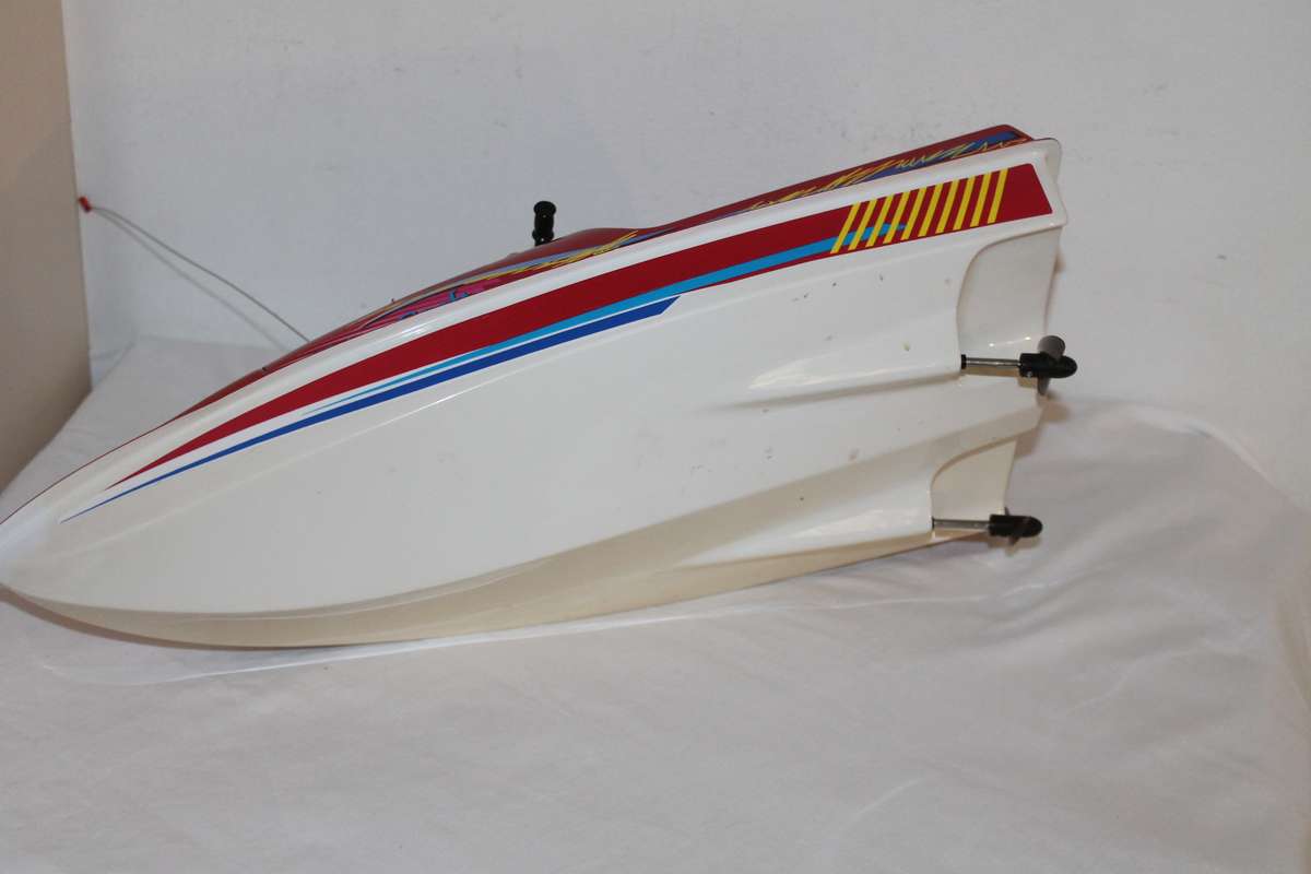 Remote Controlled Speed Boat/ Jet Ski