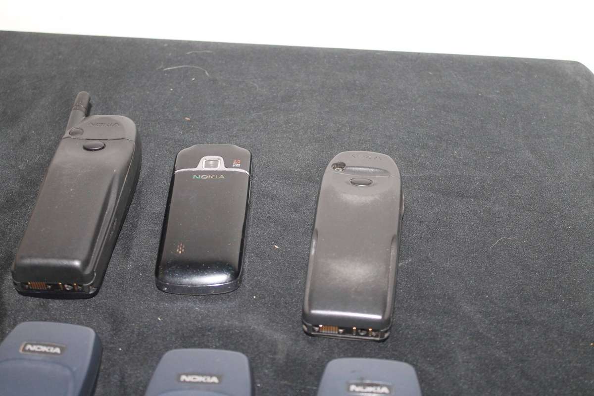 8 Assorted Vintage Nokia phones spares repairs