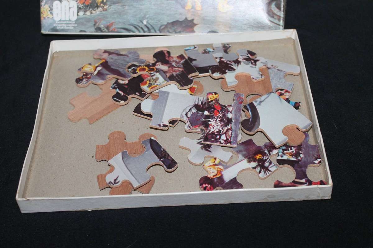 Vintage Wooden Liewe Heksie Puzzle  25 Pieces Complete