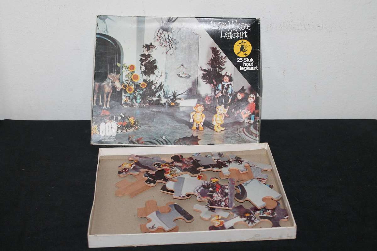 Vintage Wooden Liewe Heksie Puzzle  25 Pieces Complete