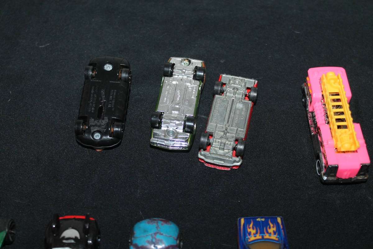 8 Assorted Hotwheels