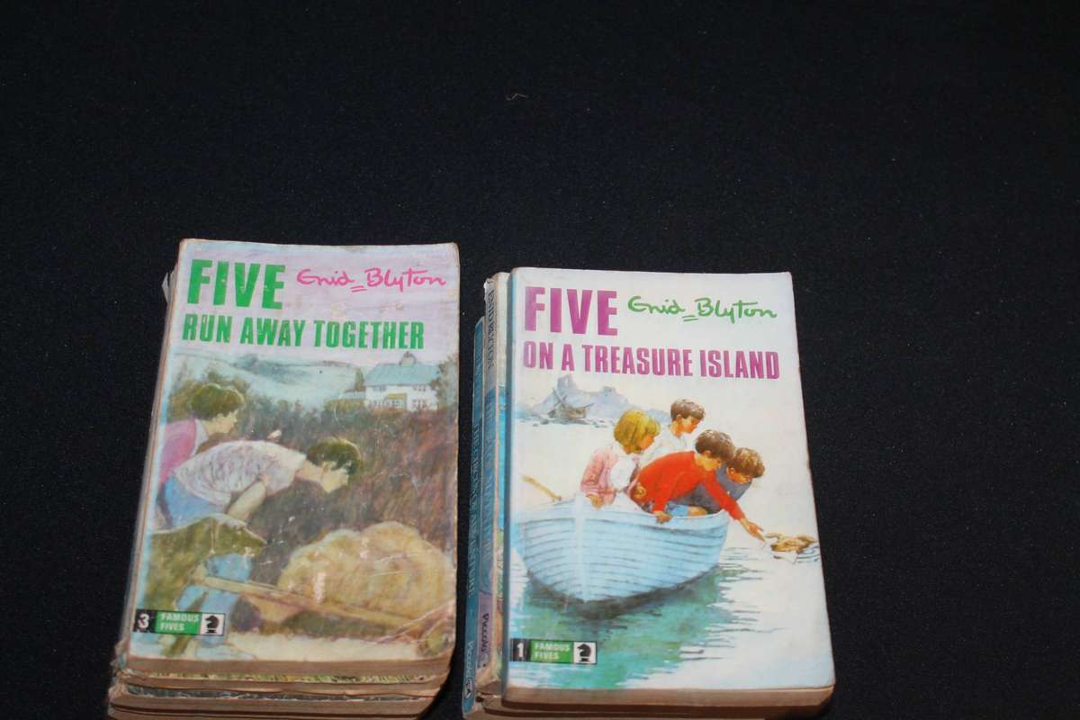 10 Enid Blyton Soft Cover Lot 8