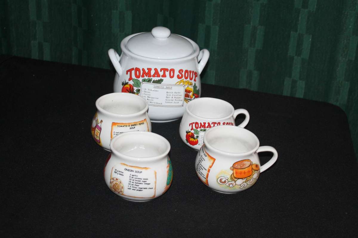4 Retro Soup Cups with the Soup Tureen