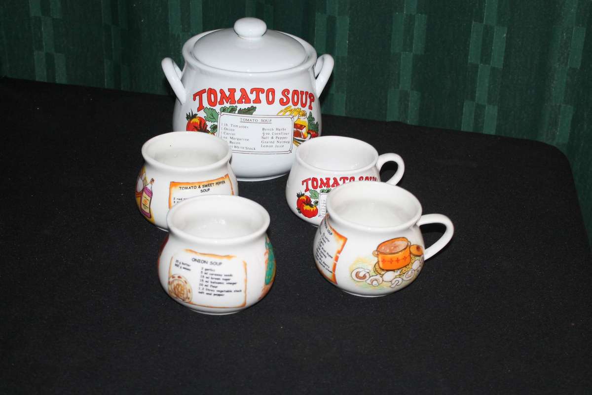 4 Retro Soup Cups with the Soup Tureen
