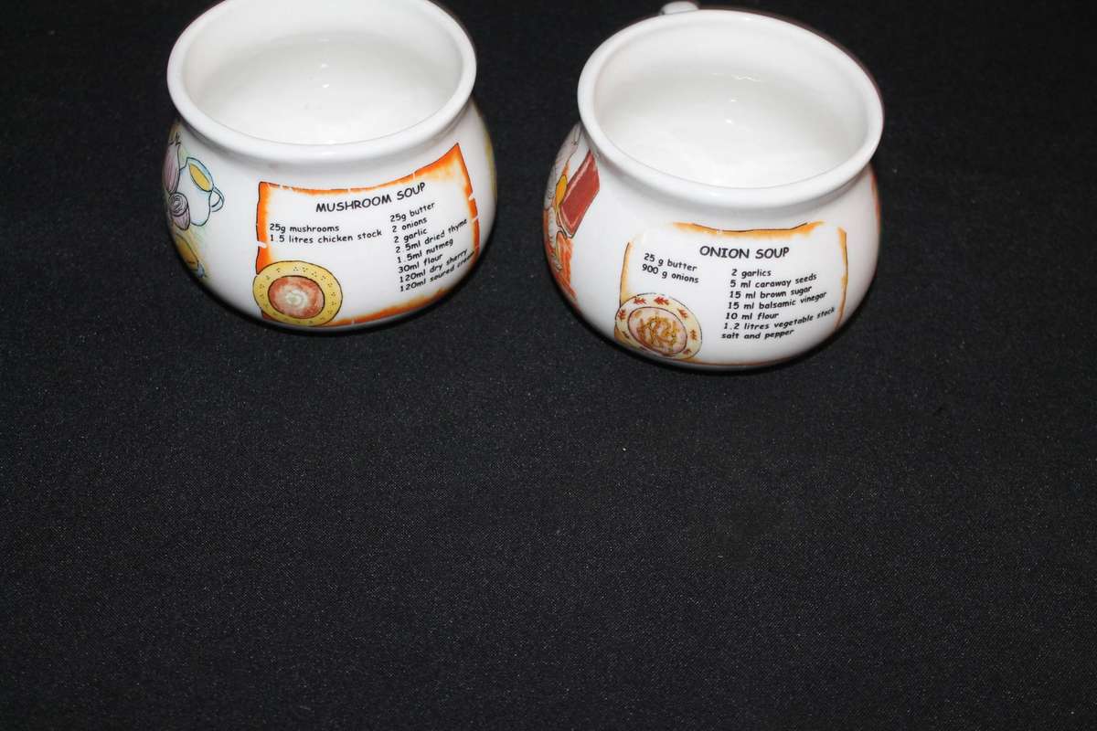 4 Retro Soup Cups with the Soup Tureen