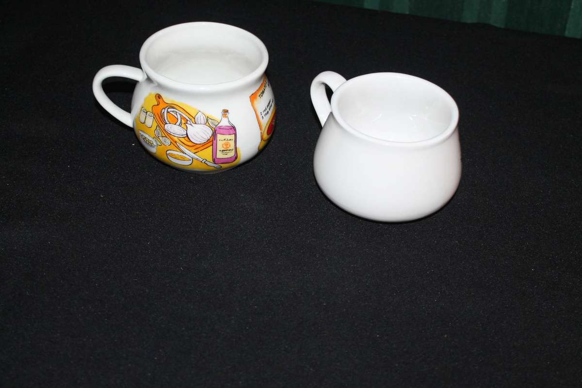 4 Retro Soup Cups with the Soup Tureen