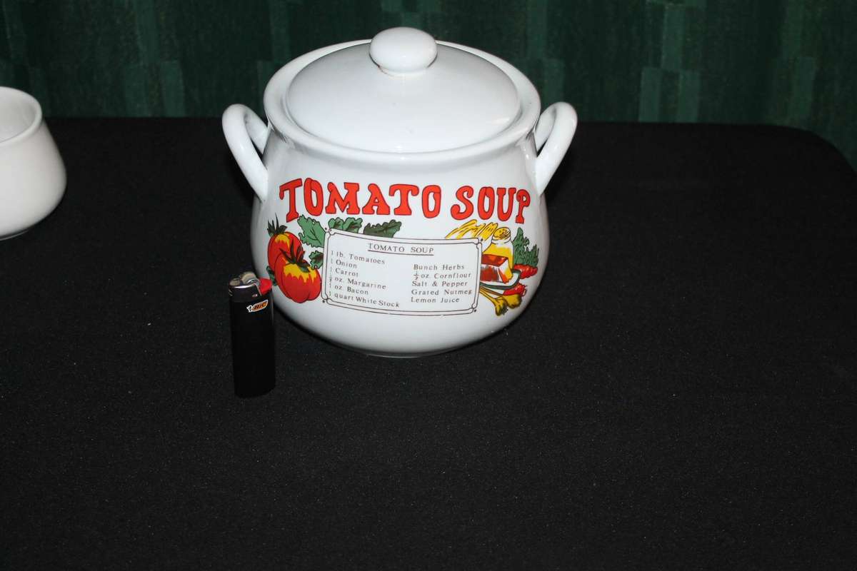 4 Retro Soup Cups with the Soup Tureen