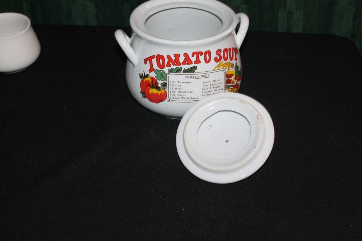 4 Retro Soup Cups with the Soup Tureen