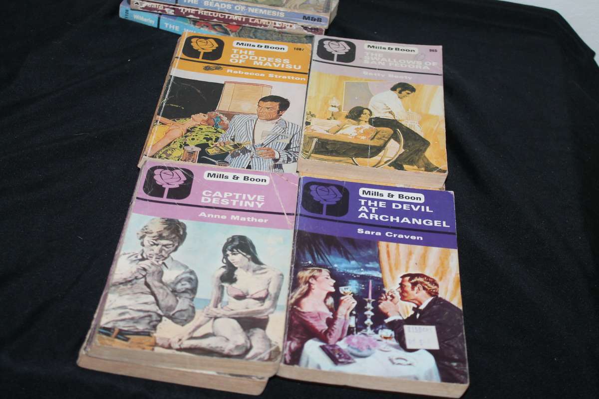 11 Mills and Boon Novels No 1