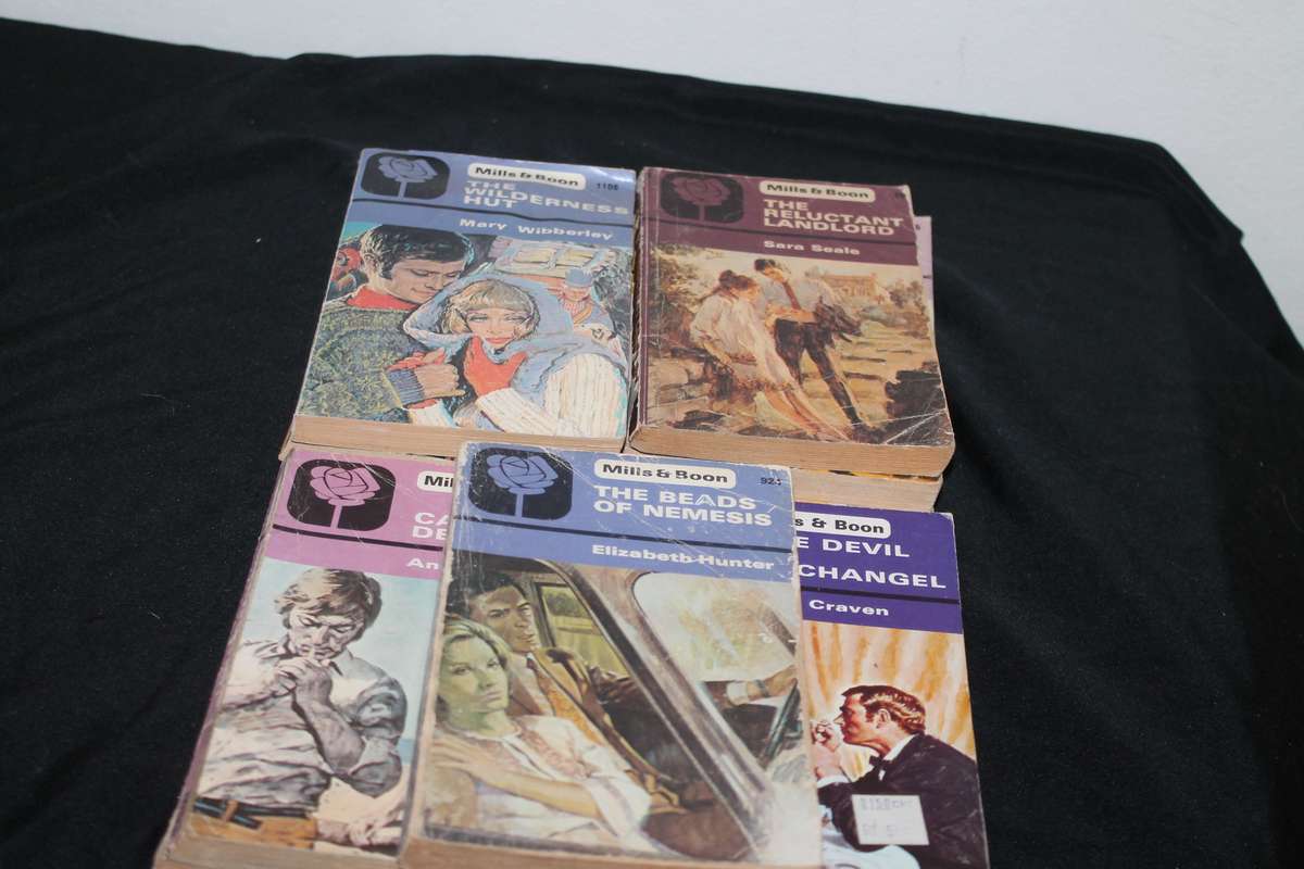 11 Mills and Boon Novels No 1