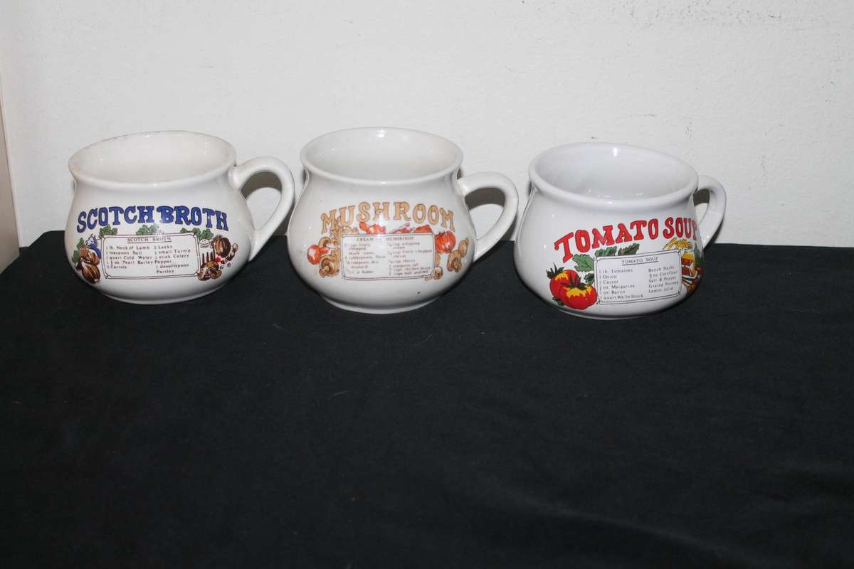 Vintage Soup Tureen with 8 Soup mugs