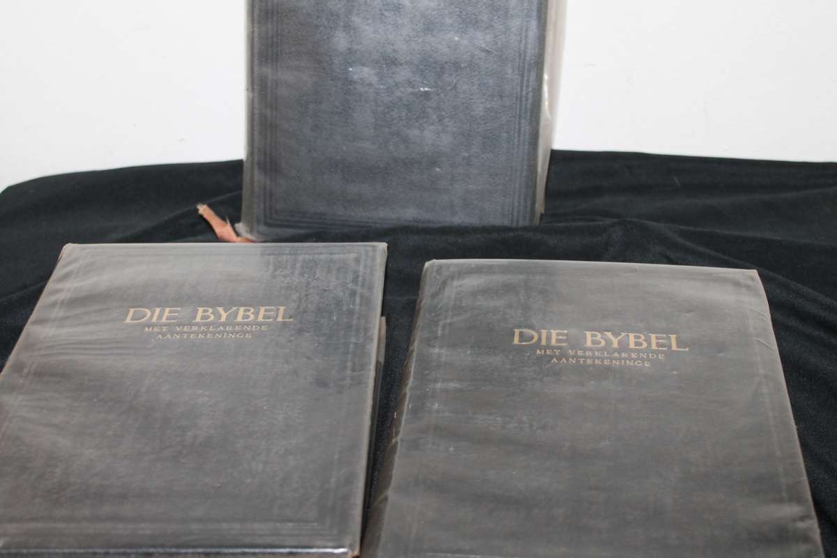 Die Bybel met Verklarende Aantekeninge Vol 1 to 3