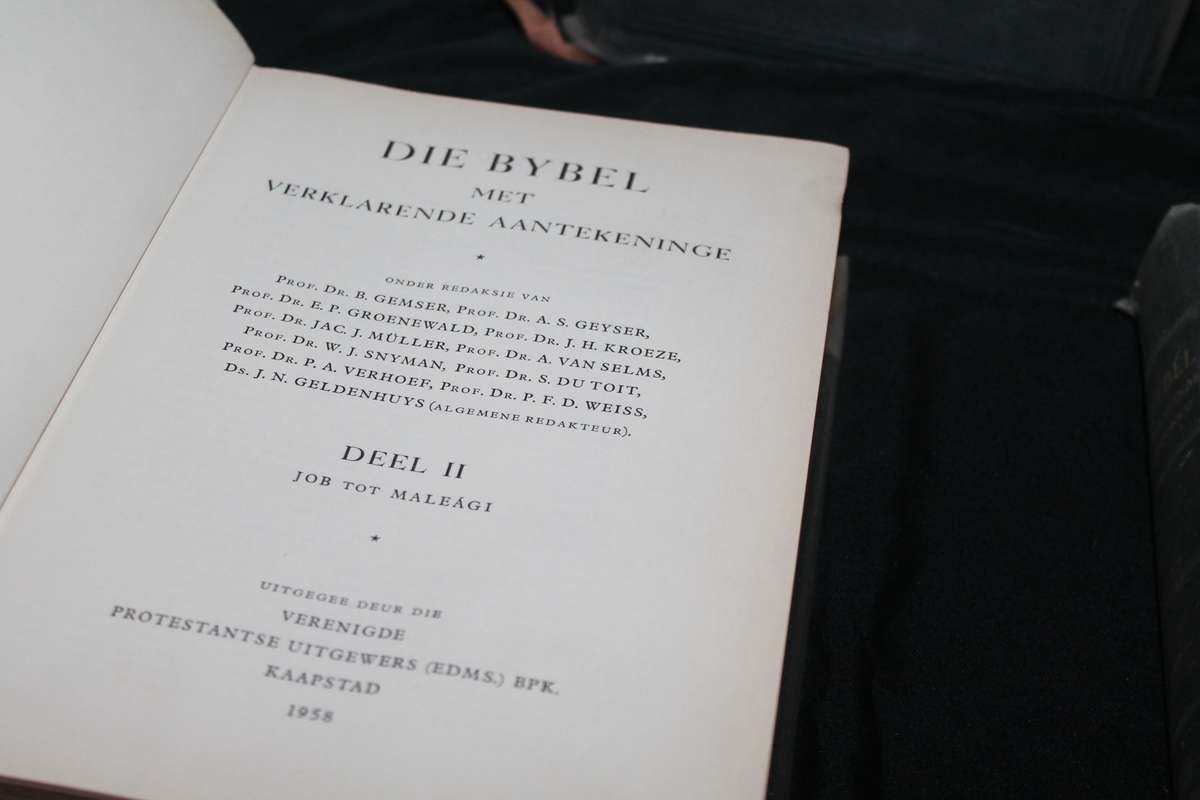 Die Bybel met Verklarende Aantekeninge Vol 1 to 3