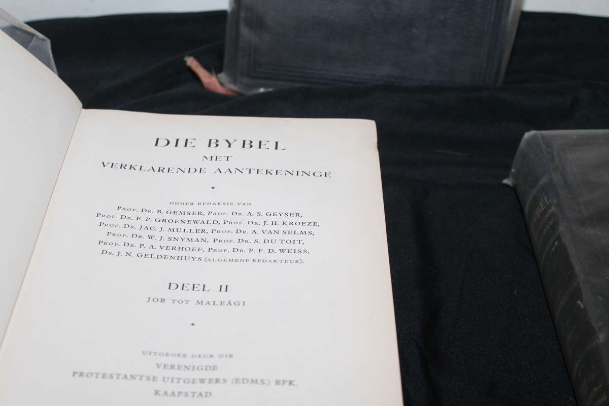Die Bybel met Verklarende Aantekeninge Vol 1 to 3