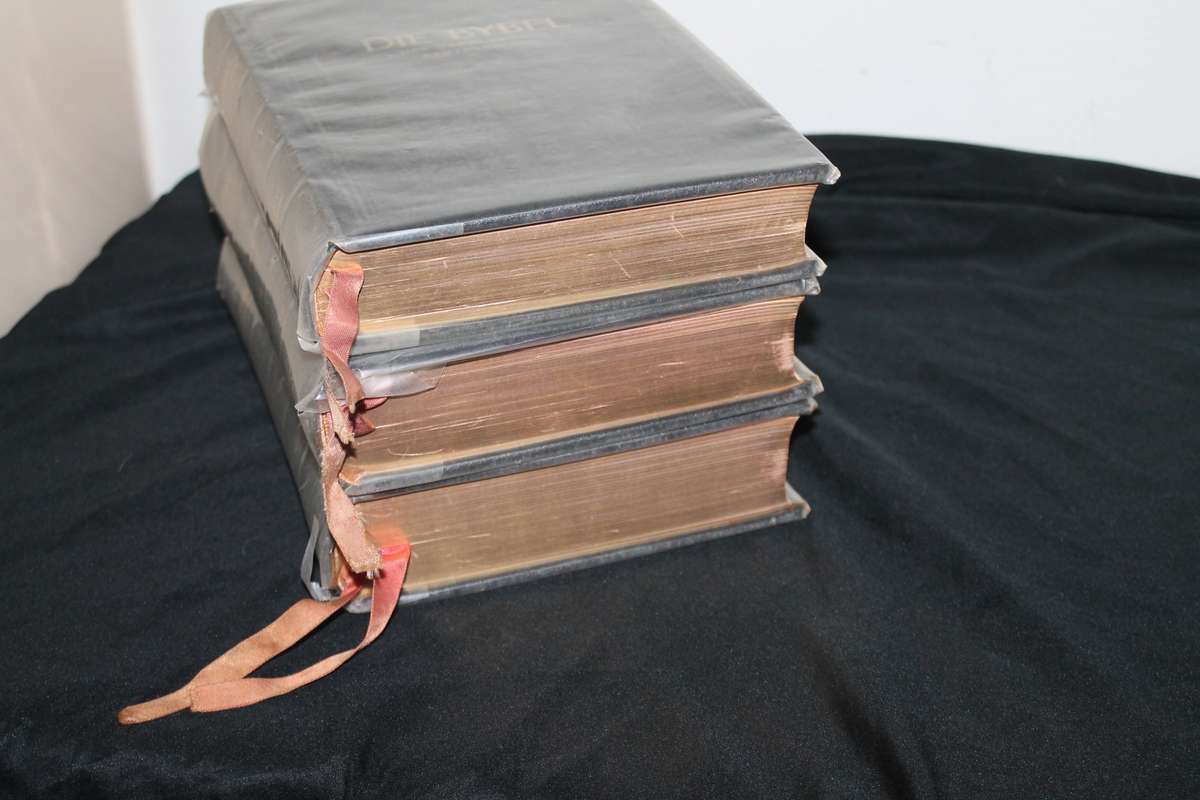 Die Bybel met Verklarende Aantekeninge Vol 1 to 3