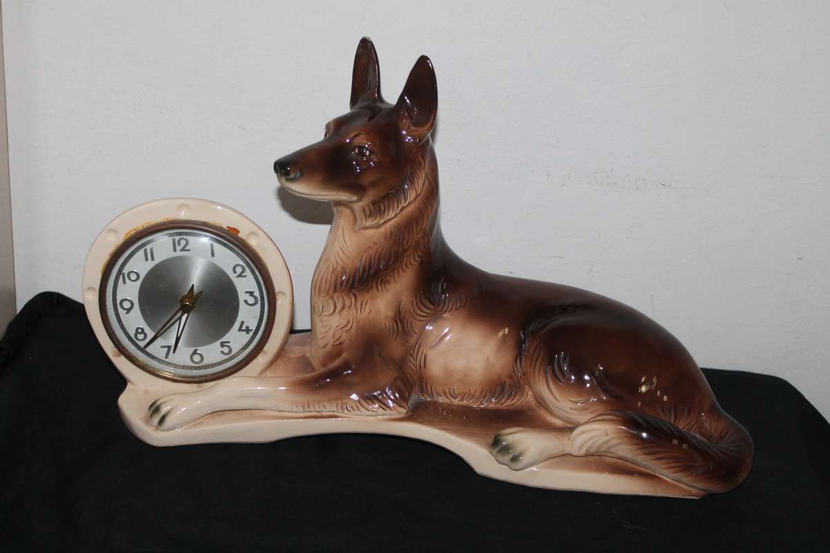 Jemma Mantle clock dog
