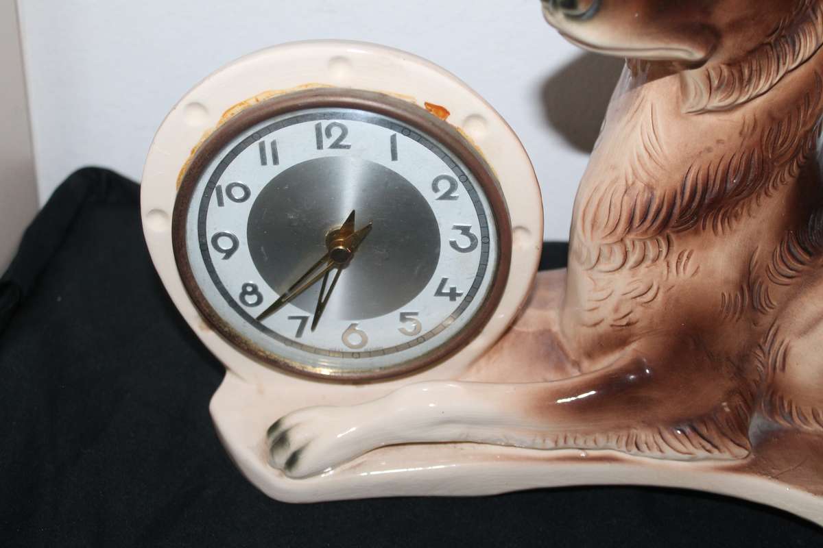 Jemma Mantle clock dog