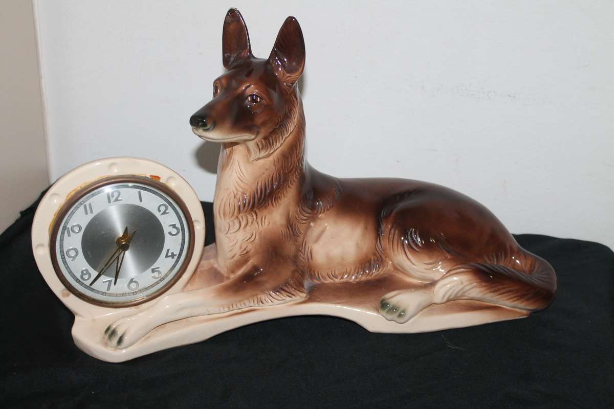 Jemma Mantle clock dog