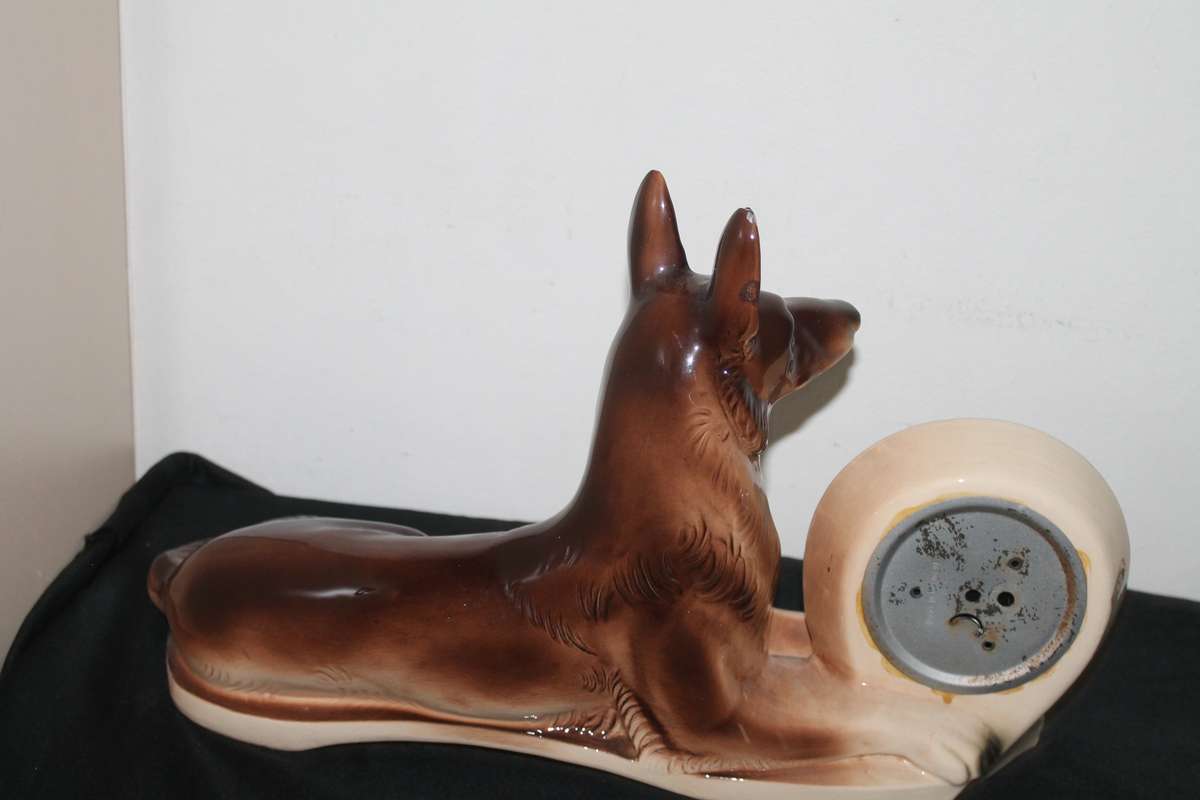 Jemma Mantle clock dog