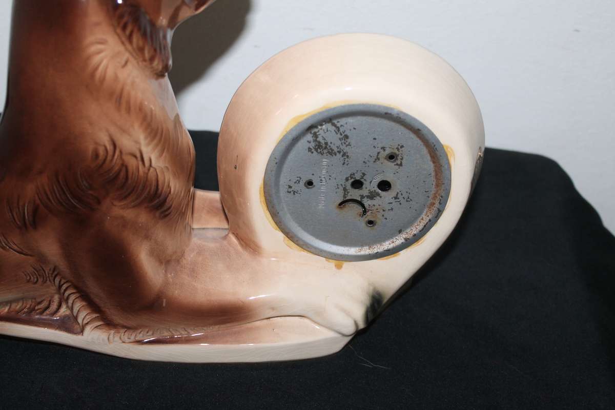 Jemma Mantle clock dog