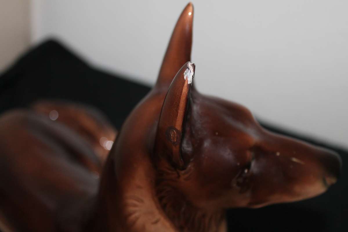 Jemma Mantle clock dog