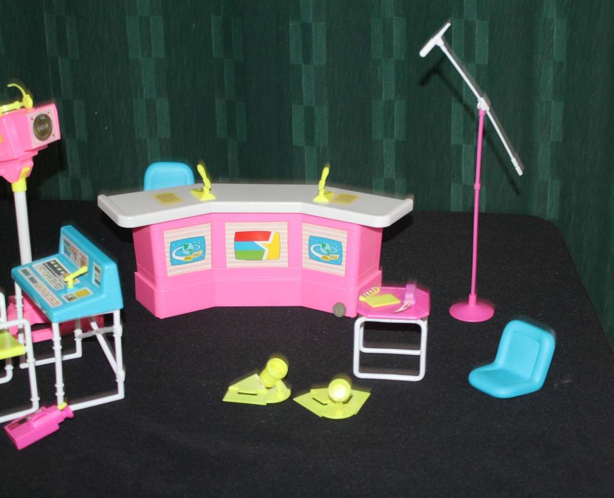 Vintage Barbie 6 O Clock News incomplete