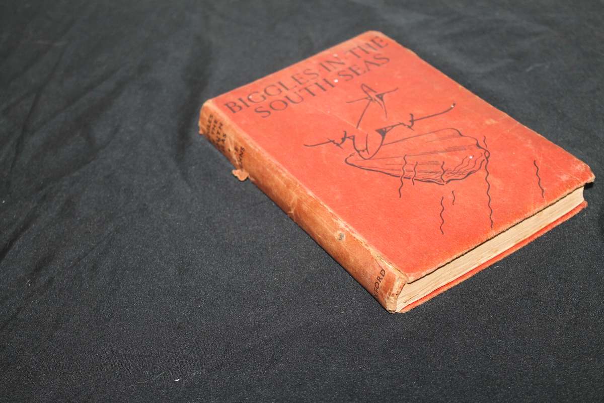 Biggles  Capt W E Johns In the south Seas