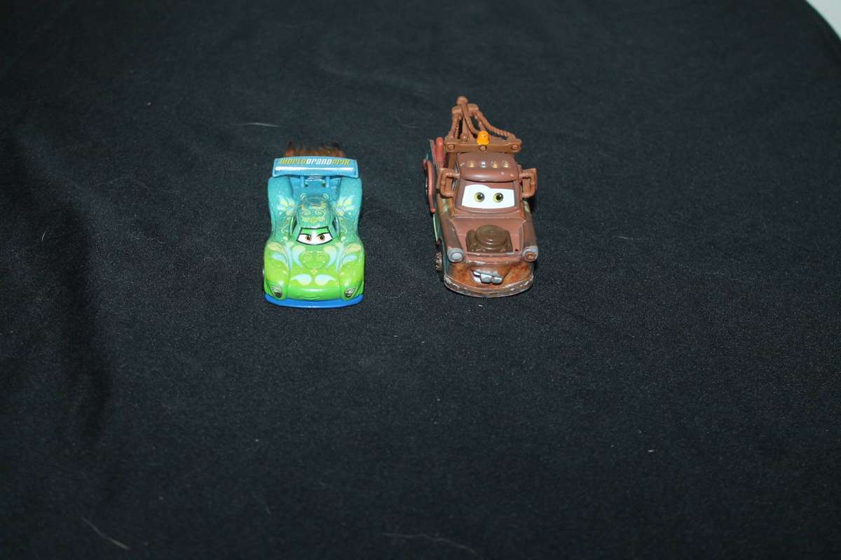 2 Disney Cars
