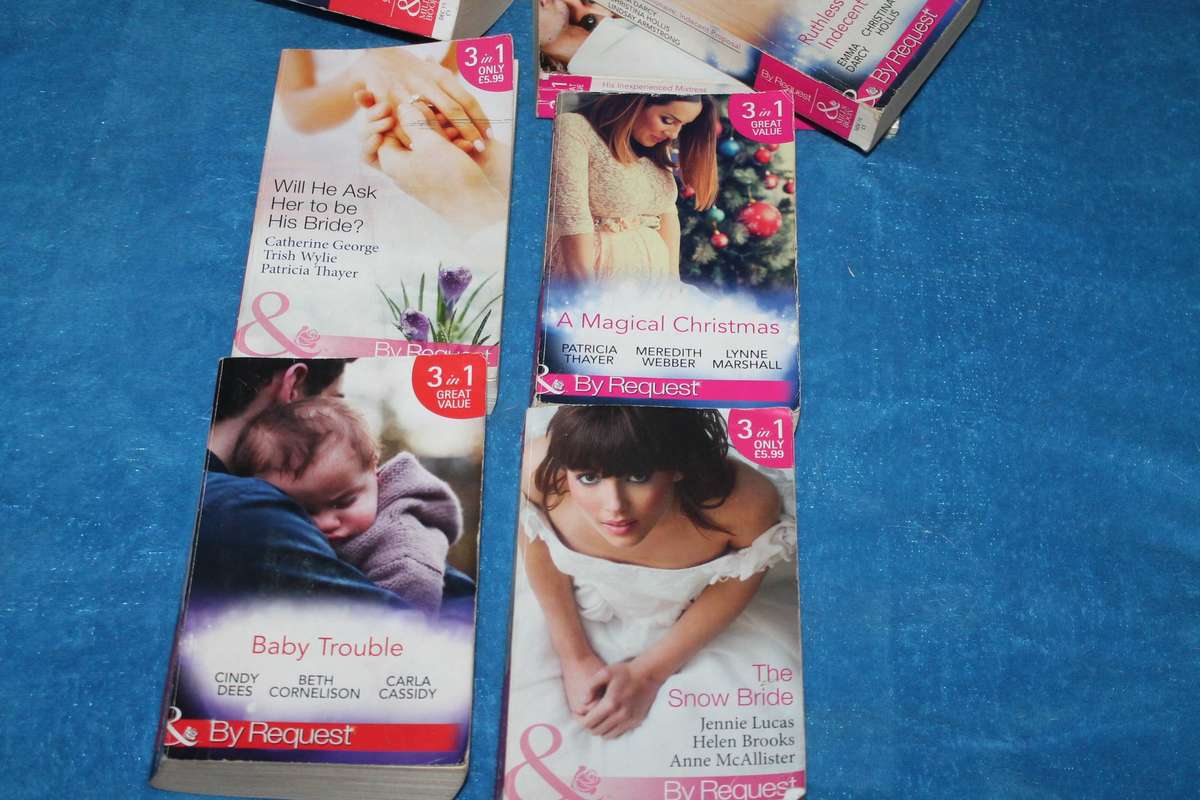 10 Mills and Boon 3 in 1 Novels
