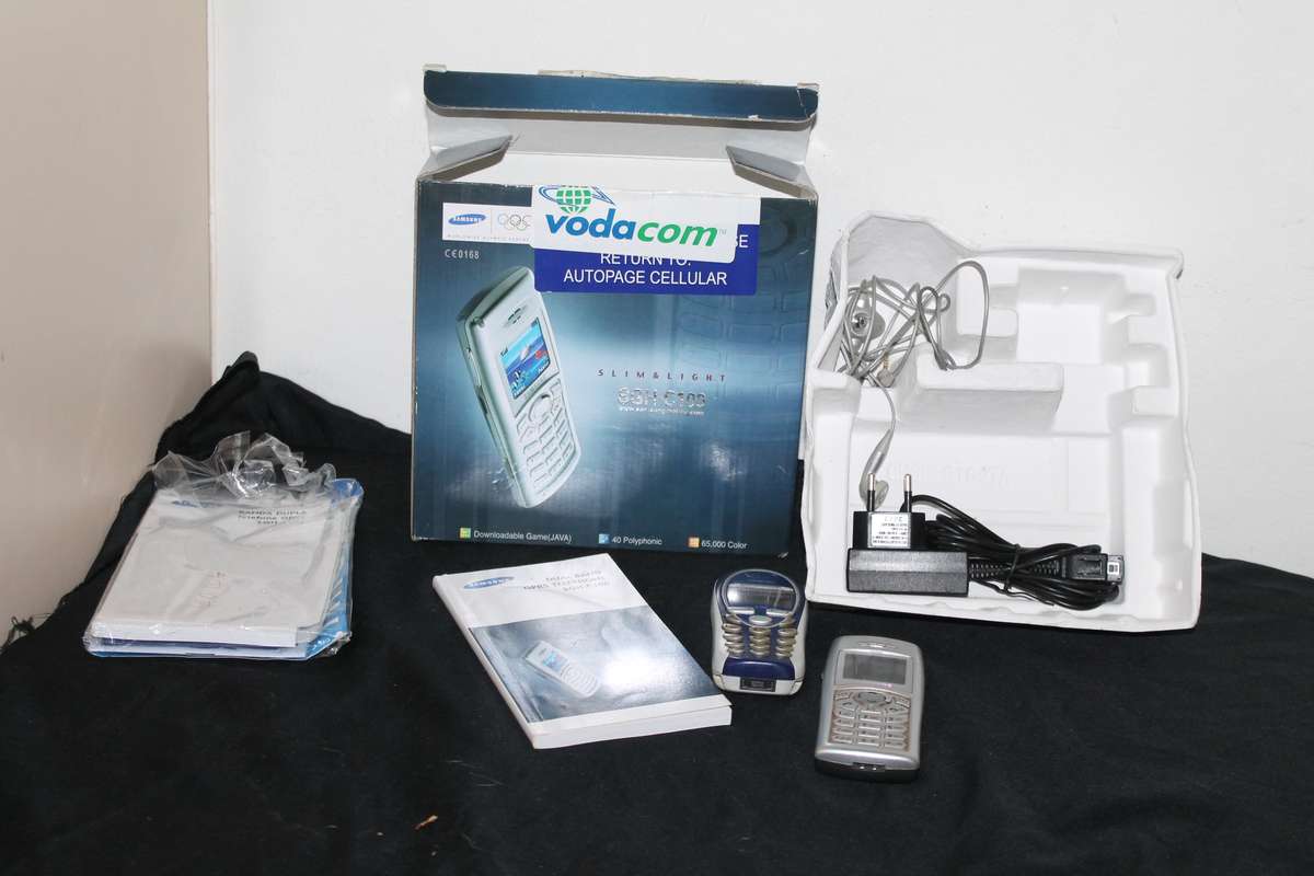 2 Vintage Cell Phones Spares Repairs