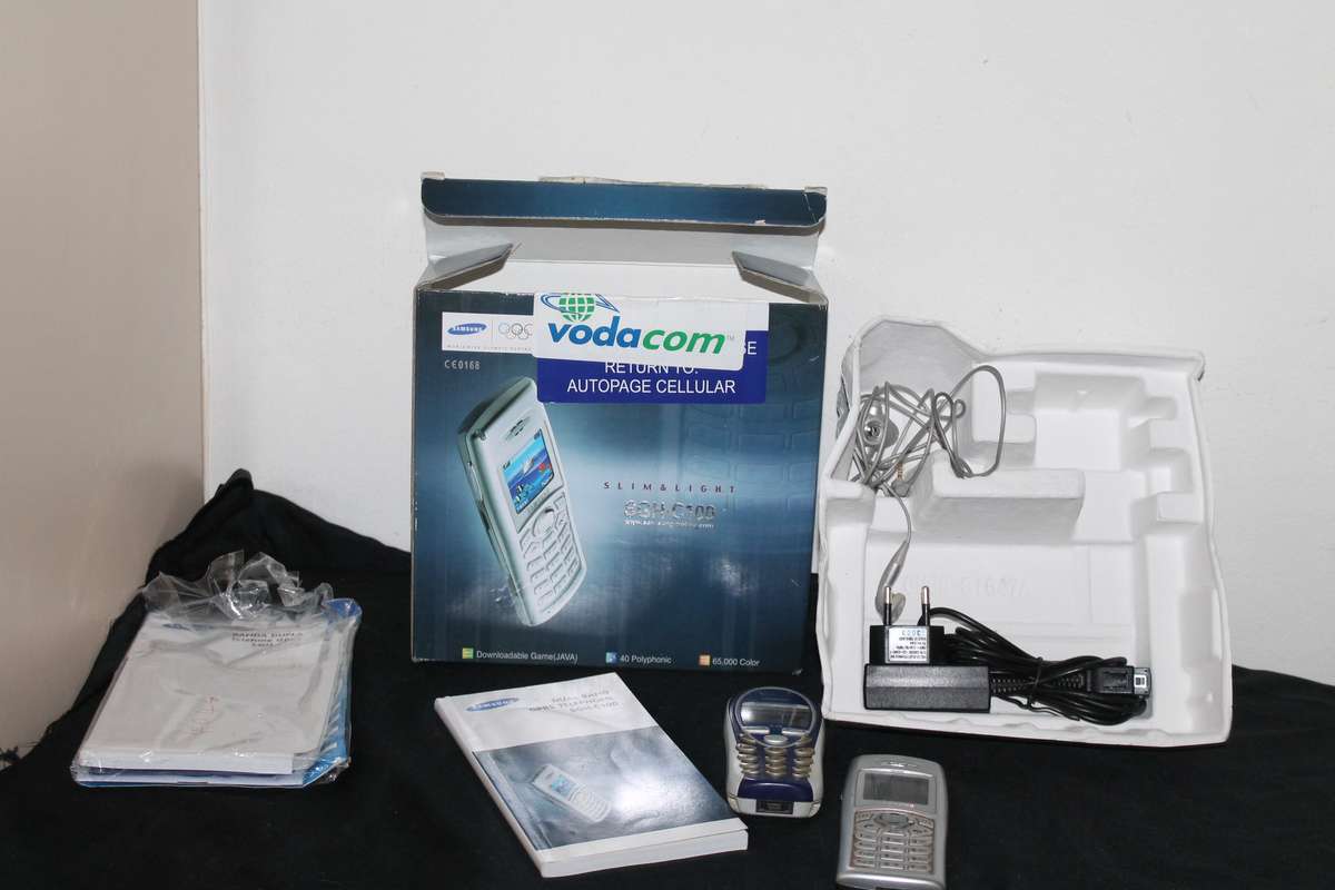 2 Vintage Cell Phones Spares Repairs