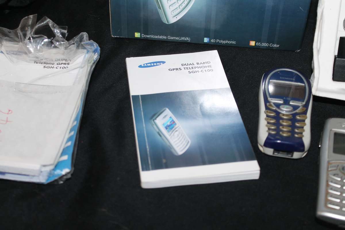 2 Vintage Cell Phones Spares Repairs