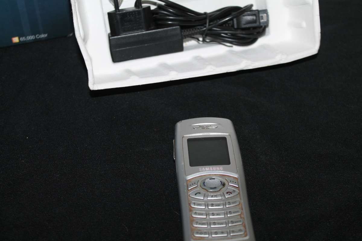 2 Vintage Cell Phones Spares Repairs