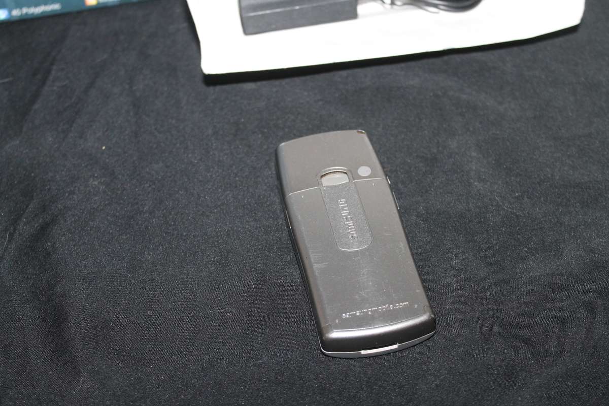 2 Vintage Cell Phones Spares Repairs