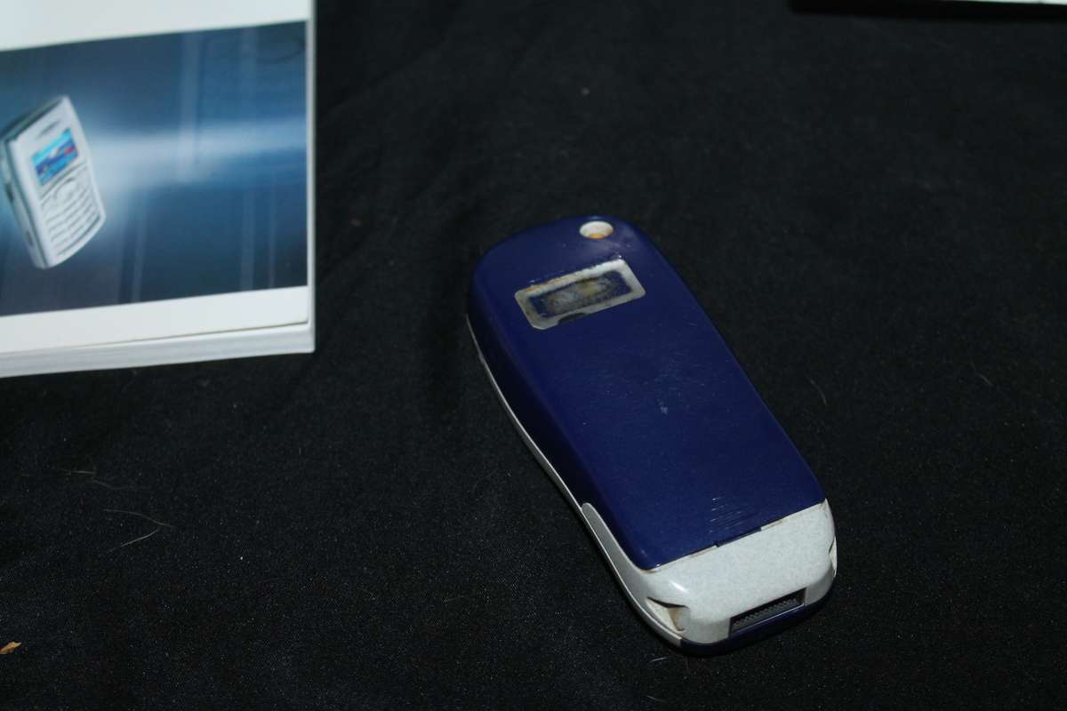 2 Vintage Cell Phones Spares Repairs