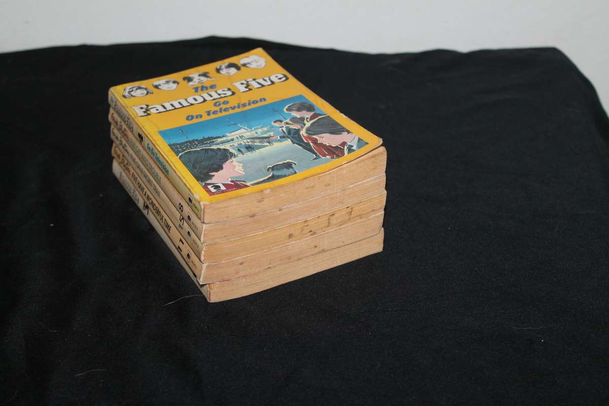 5 x Famous Five Books Enid Blyton