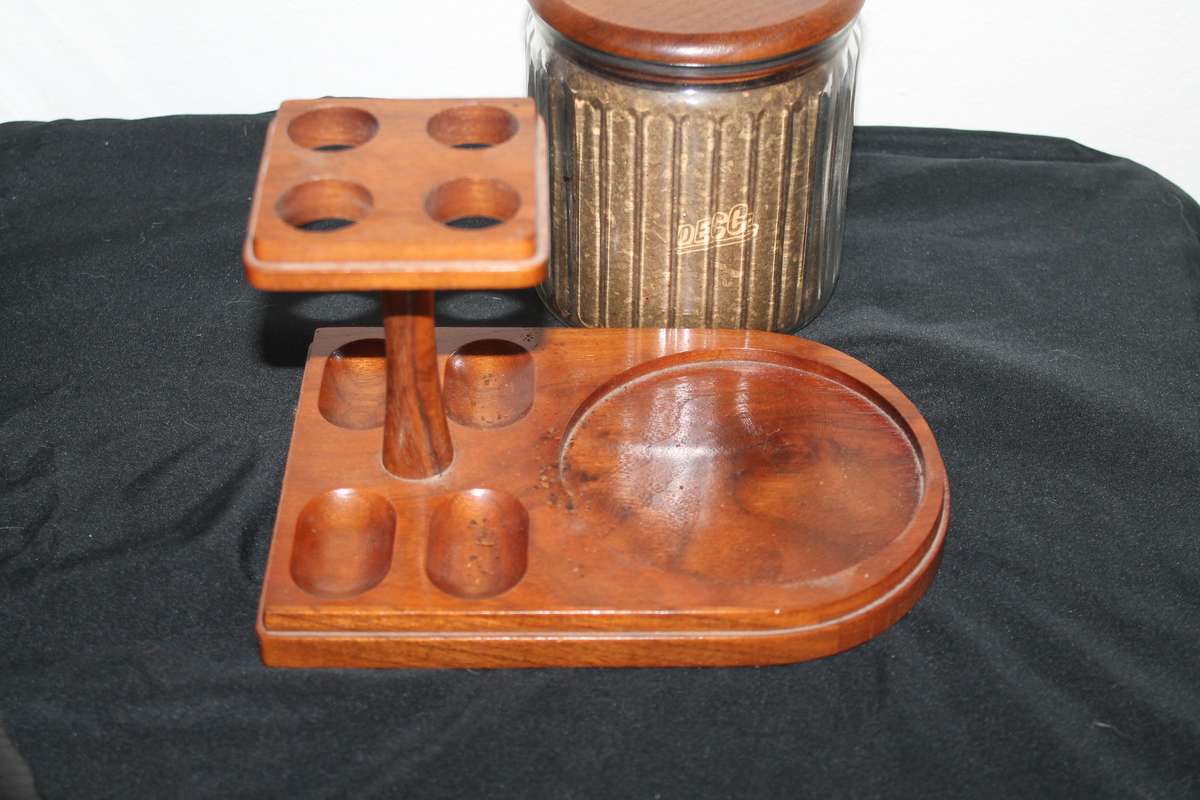 4 Pipes with Pipe stand and Glass Jar