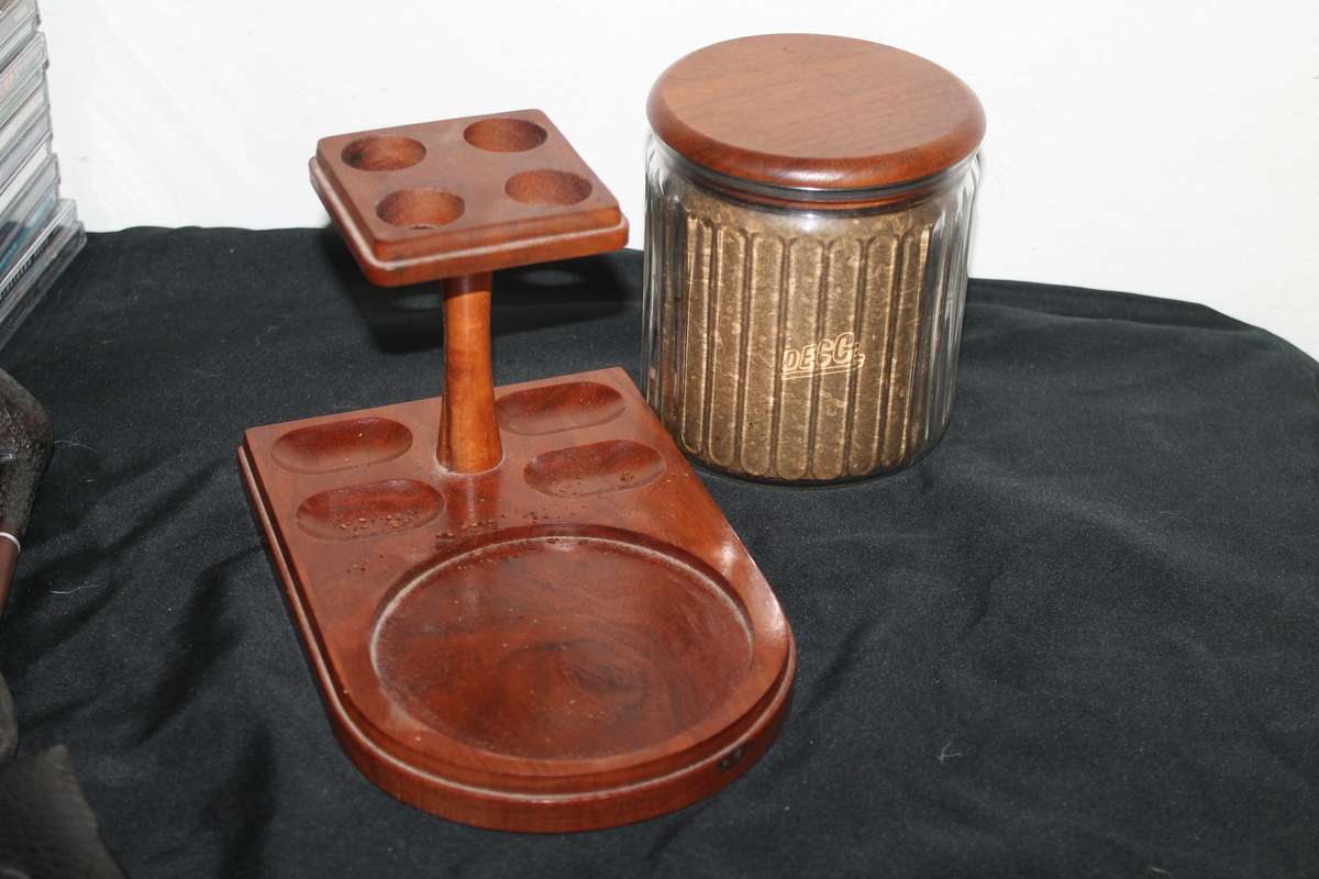 4 Pipes with Pipe stand and Glass Jar