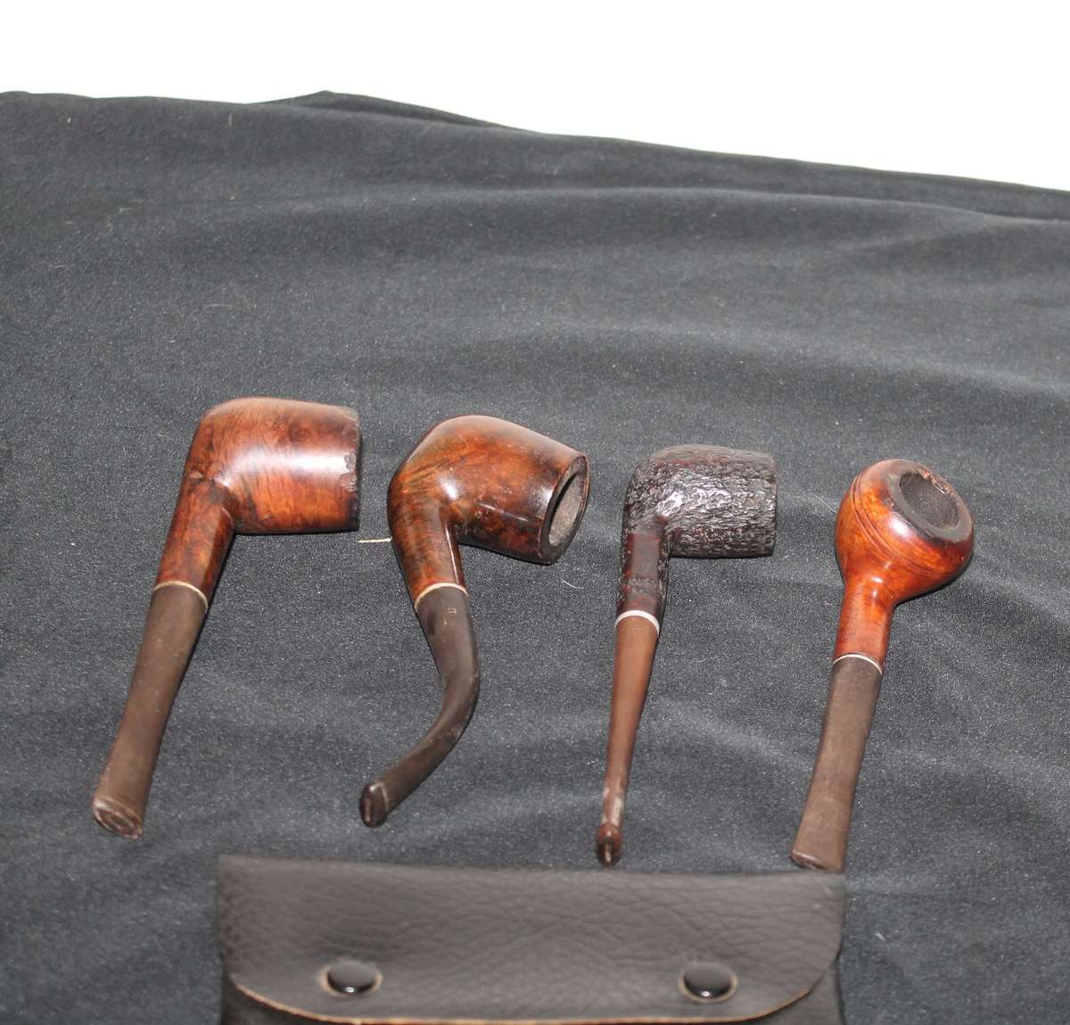 4 Pipes with Pipe stand and Glass Jar