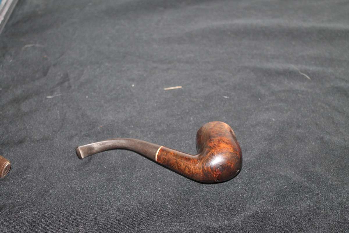 4 Pipes with Pipe stand and Glass Jar