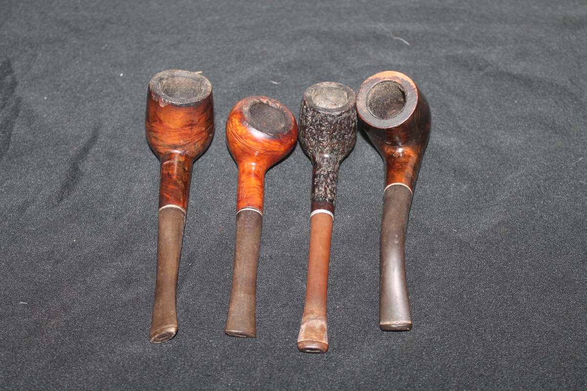 4 Pipes with Pipe stand and Glass Jar