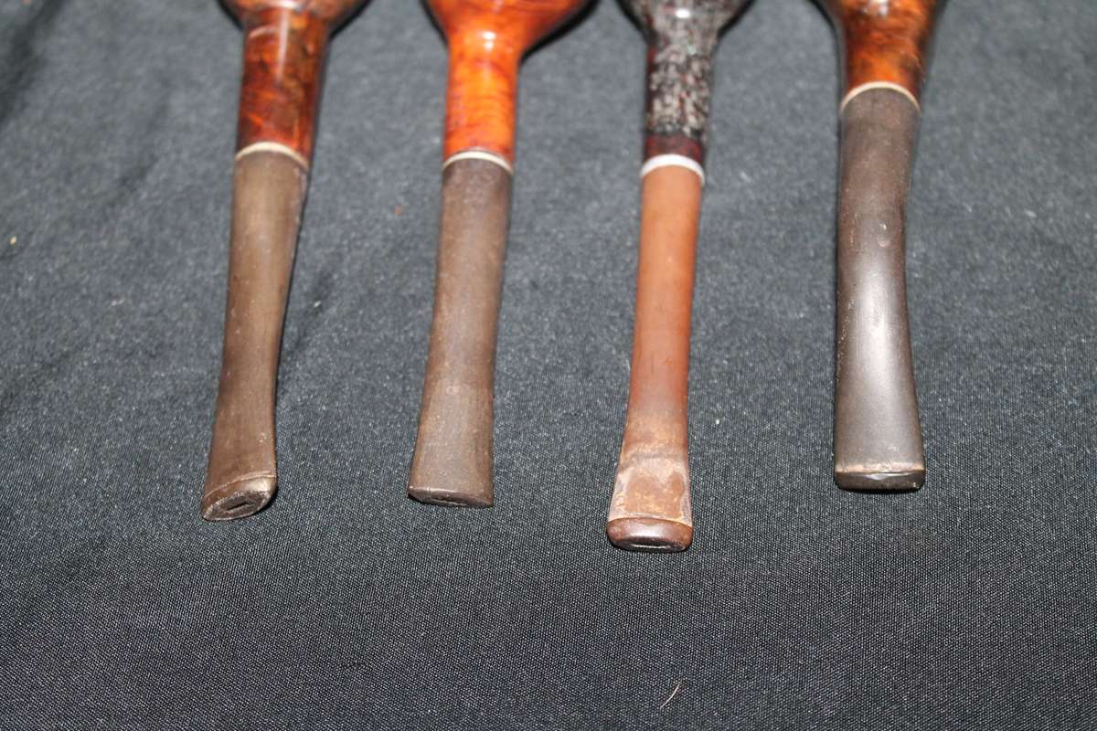 4 Pipes with Pipe stand and Glass Jar