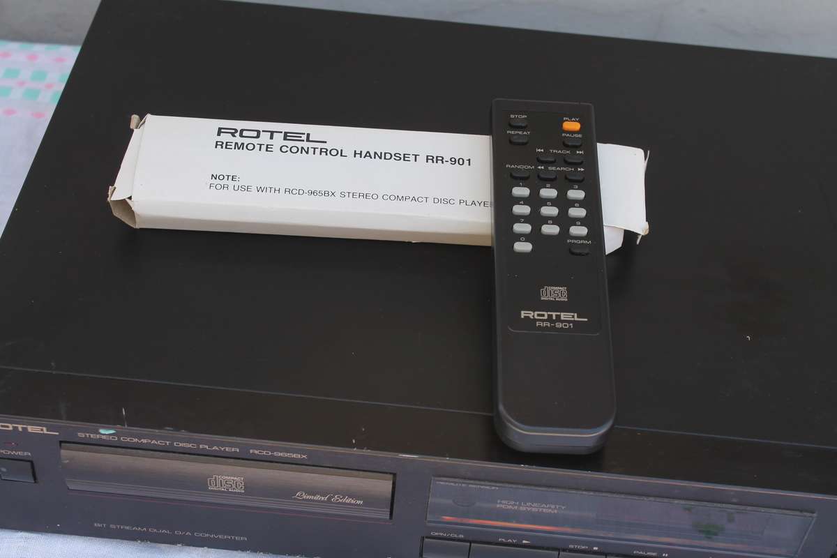 Rotel  RCD 965BX CD Player Read description