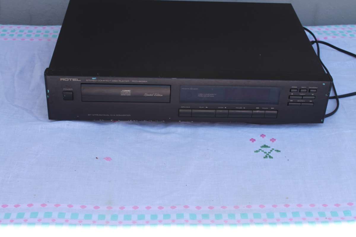 Rotel  RCD 965BX CD Player Read description