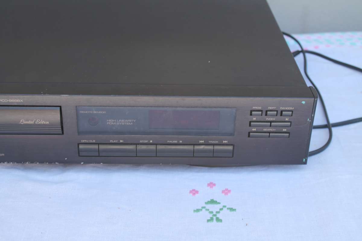 Rotel  RCD 965BX CD Player Read description