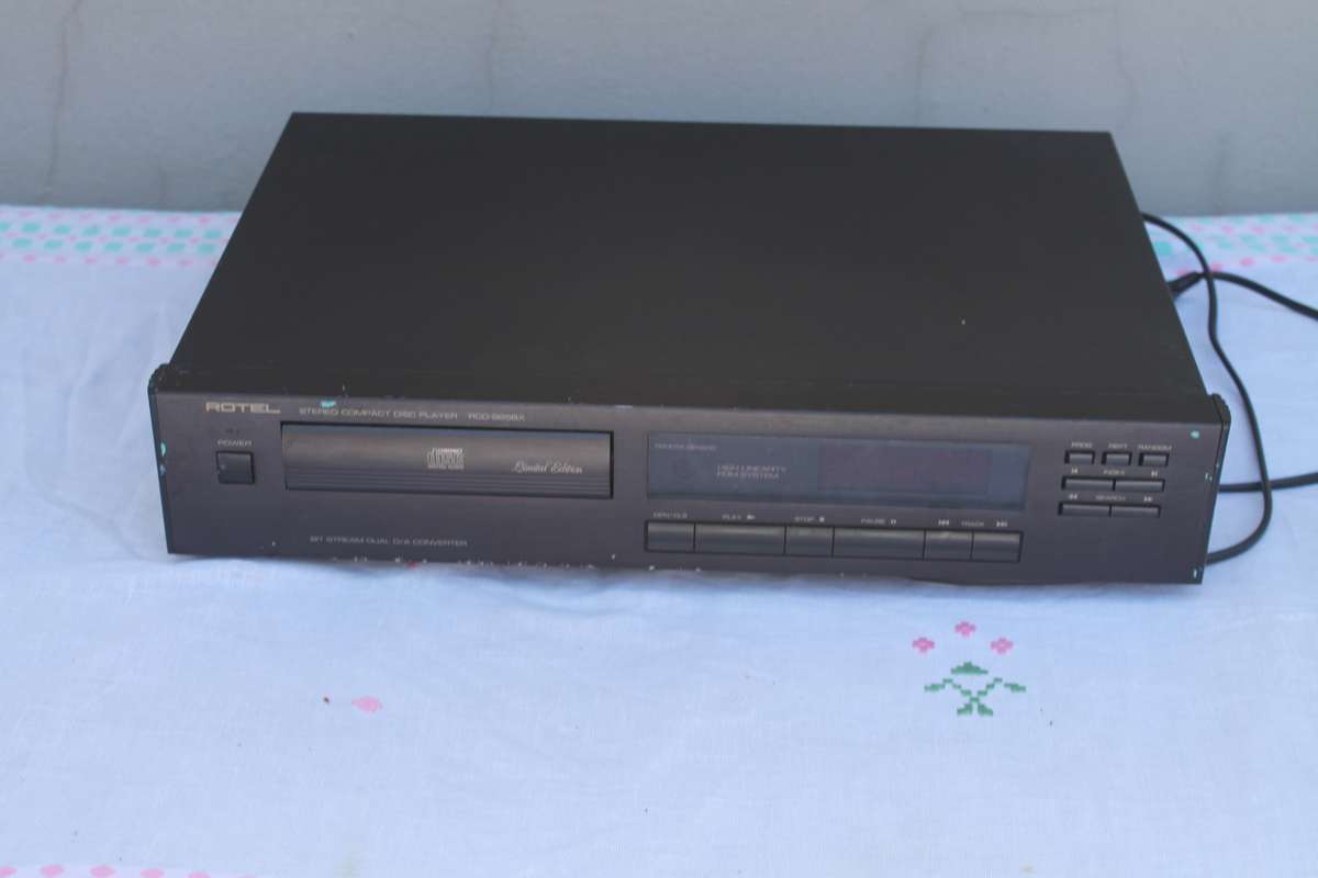 Rotel  RCD 965BX CD Player Read description