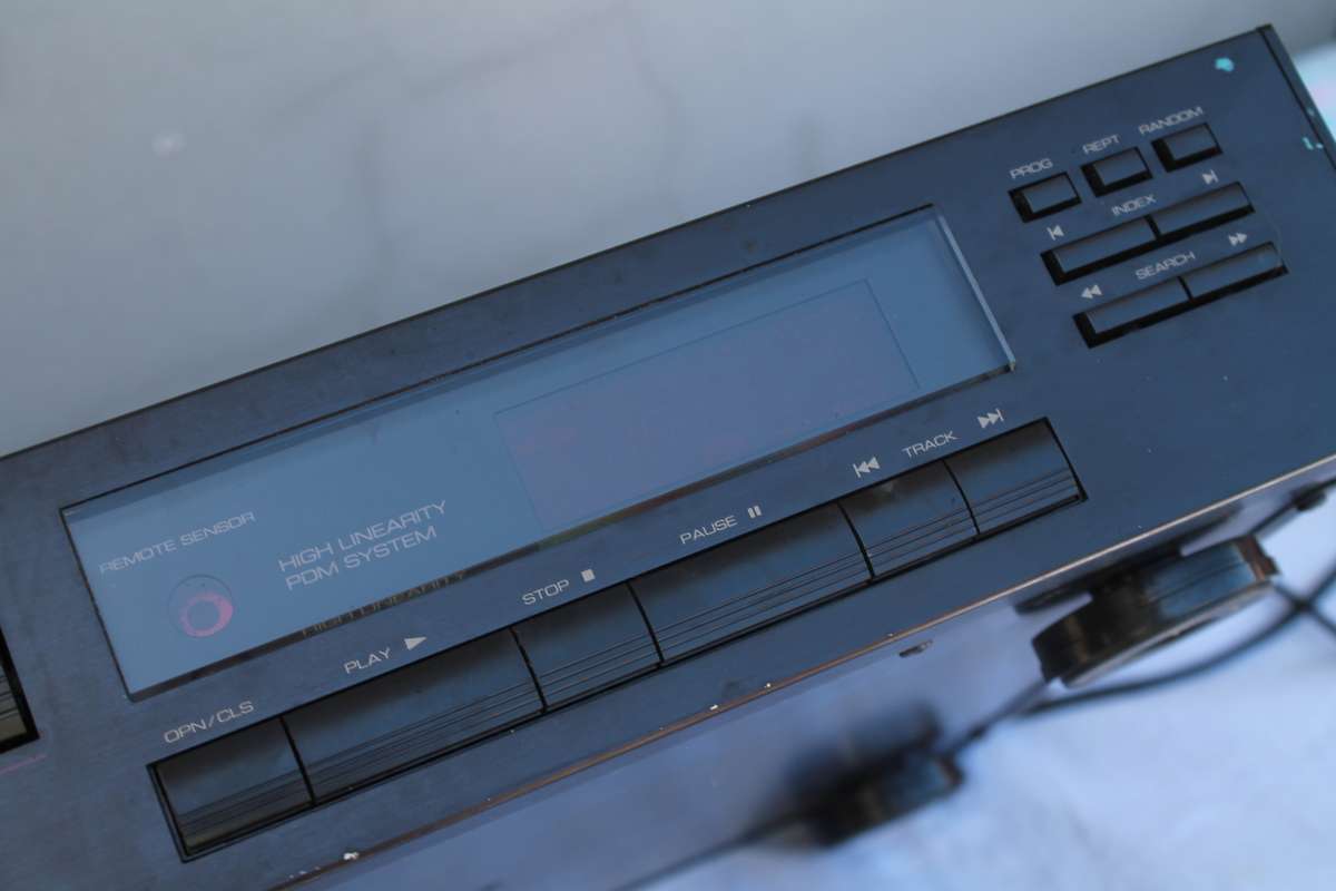 Rotel  RCD 965BX CD Player Read description