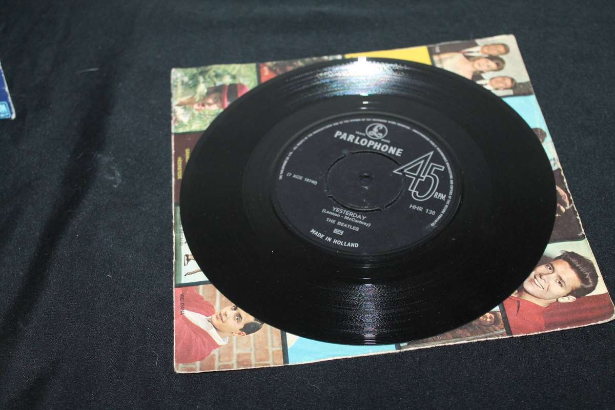 Beatles 7 Single Yesterday/ Dizzy Miss Lizzy