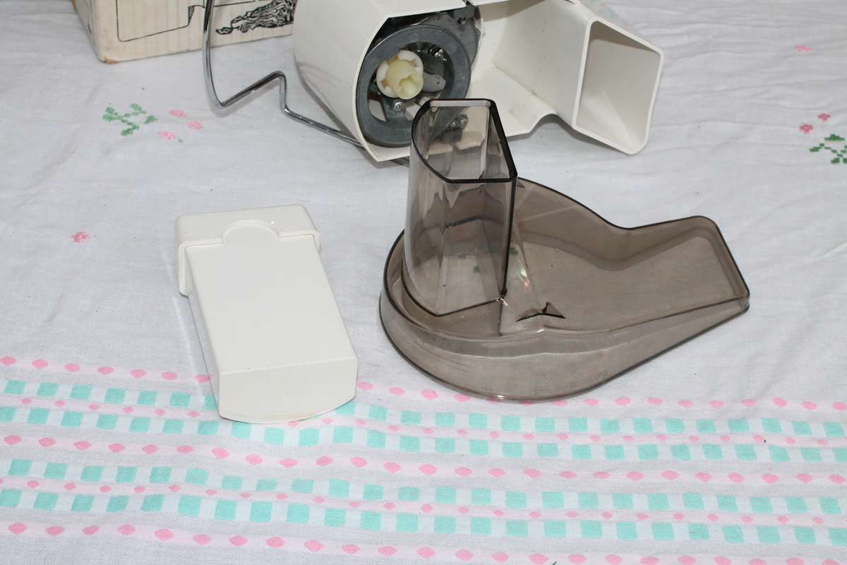 Kenwood A929 Shredder attachment