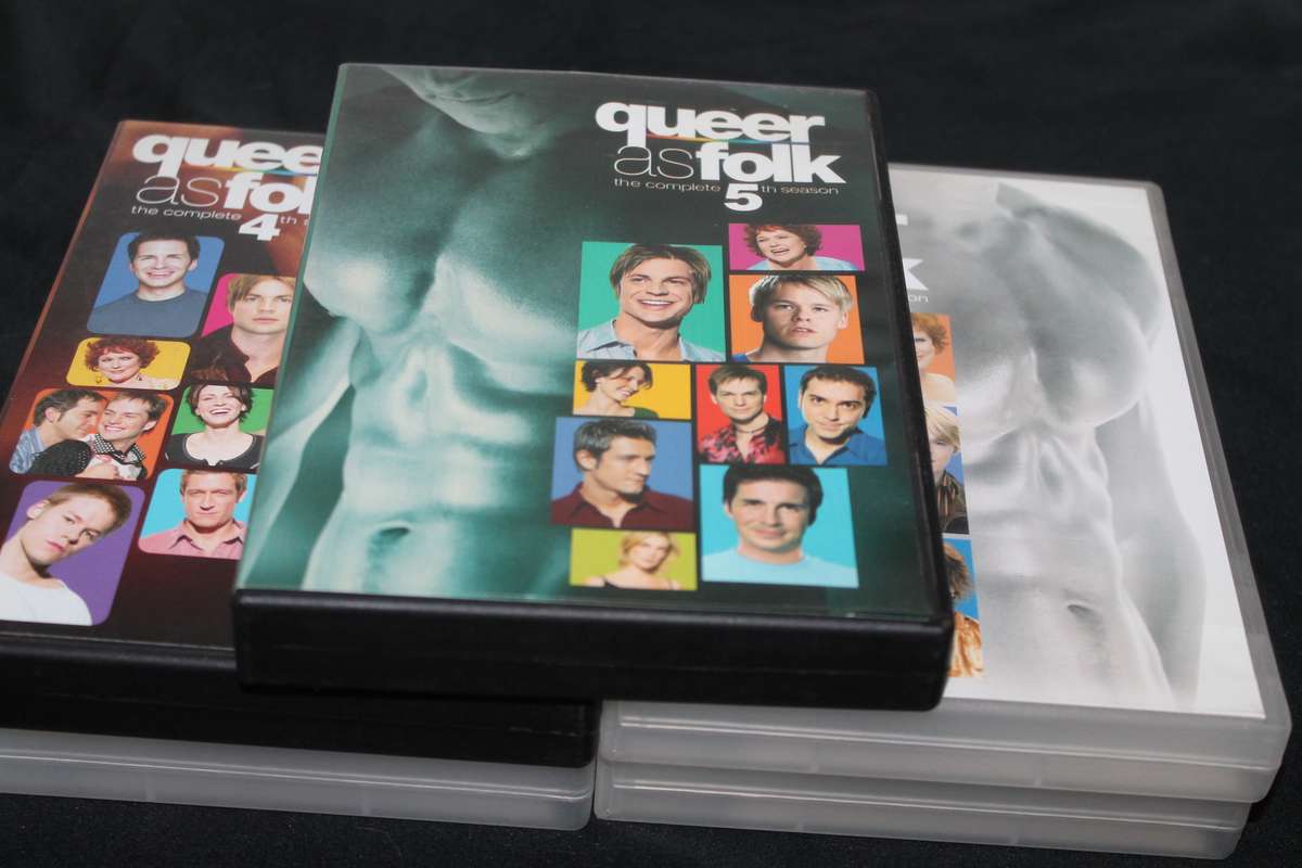 Queer as Folk Seasons 1 to 5 Read description